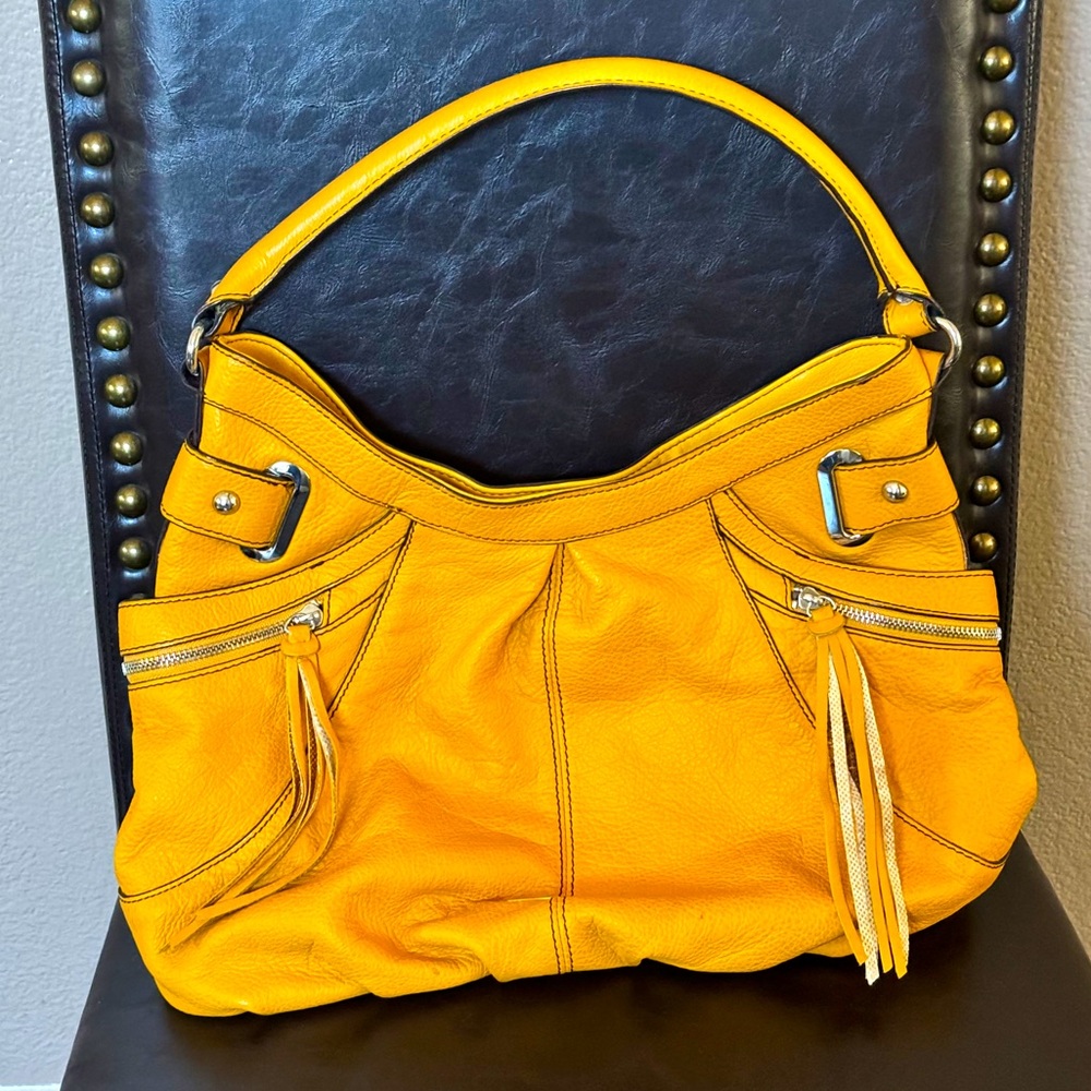 Vintage Etienne Aigner leather purse.